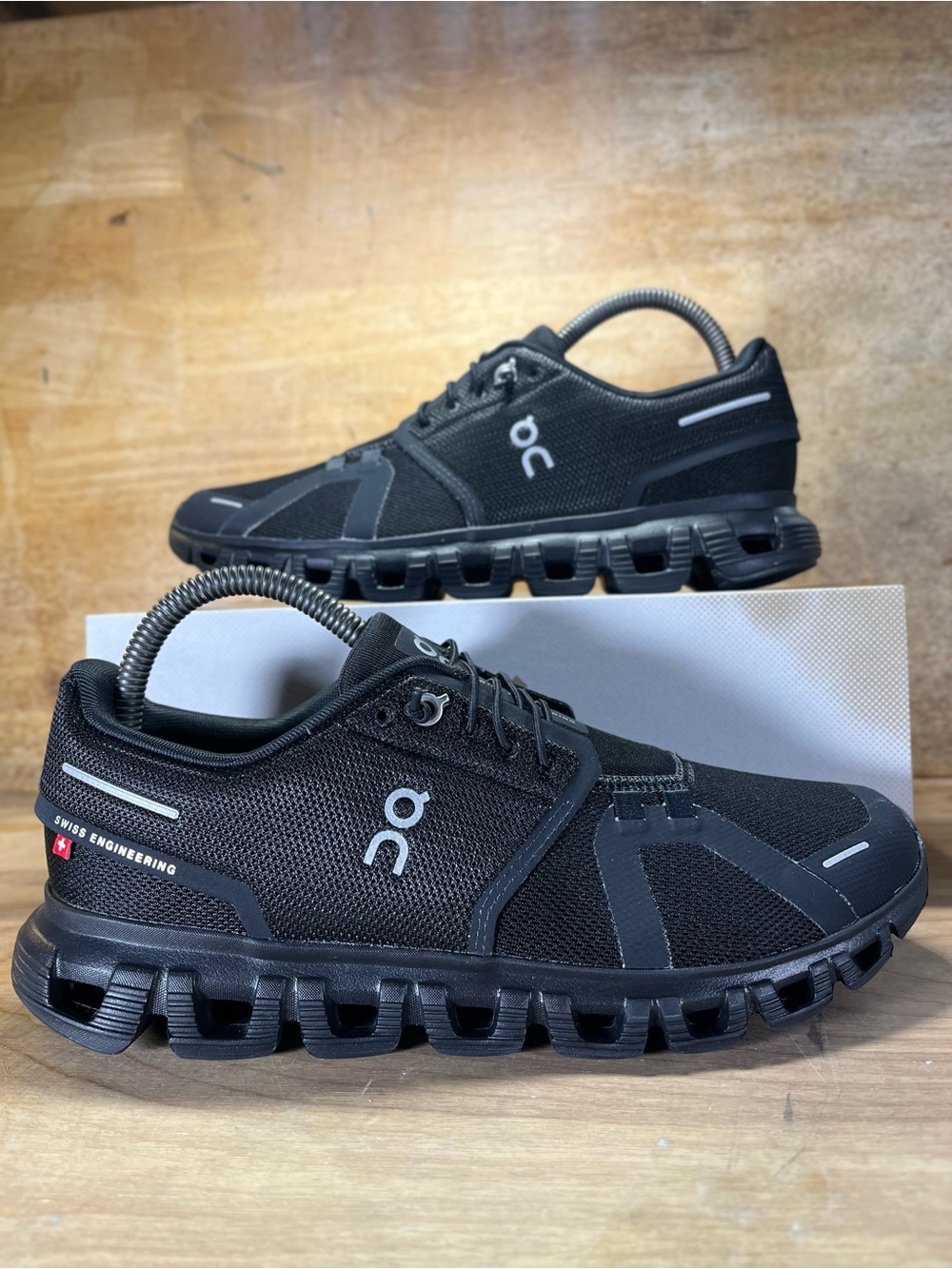 On Cloud 6 REFLECTIVE CUSHIONED Womens Size 8.5 Running Shoes Sneakers Black